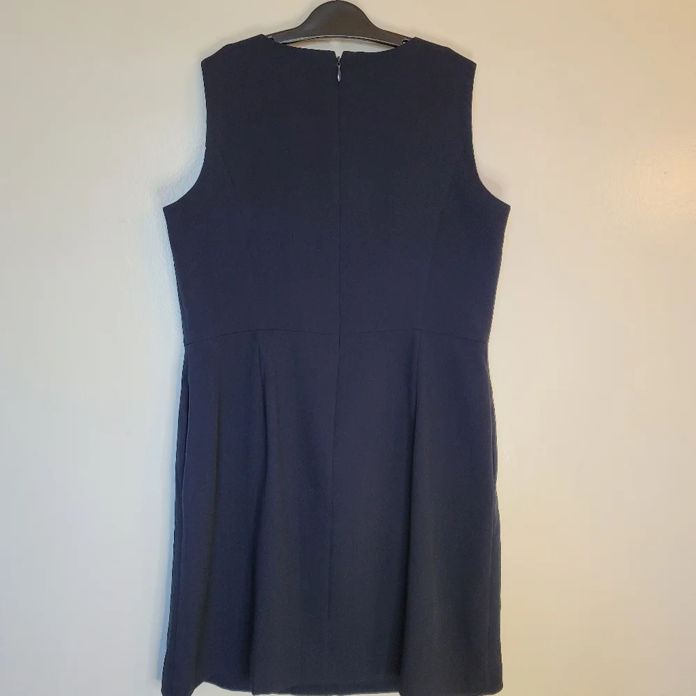 Tommy Hilfiger Sleeveless Dress with Button design - Picture 3 of 10